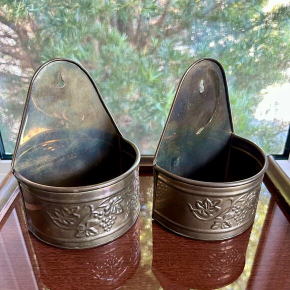 Pair of Vintage Hosley Brass Wall Planters – Embossed Grapevine Design - Picture 6 of 14